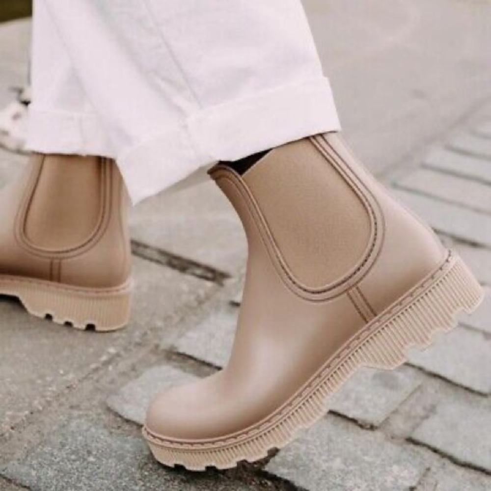 NWT Igor Women's Beige Chelsea Rain Ankle Boots Slip on EU 41